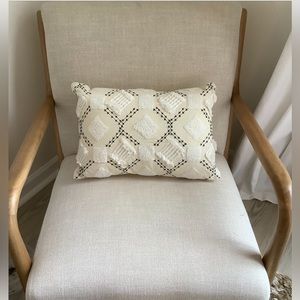 NWT INK & IVY 12x18 DECORATIVE PILLOW❤️❤️❤️❤️